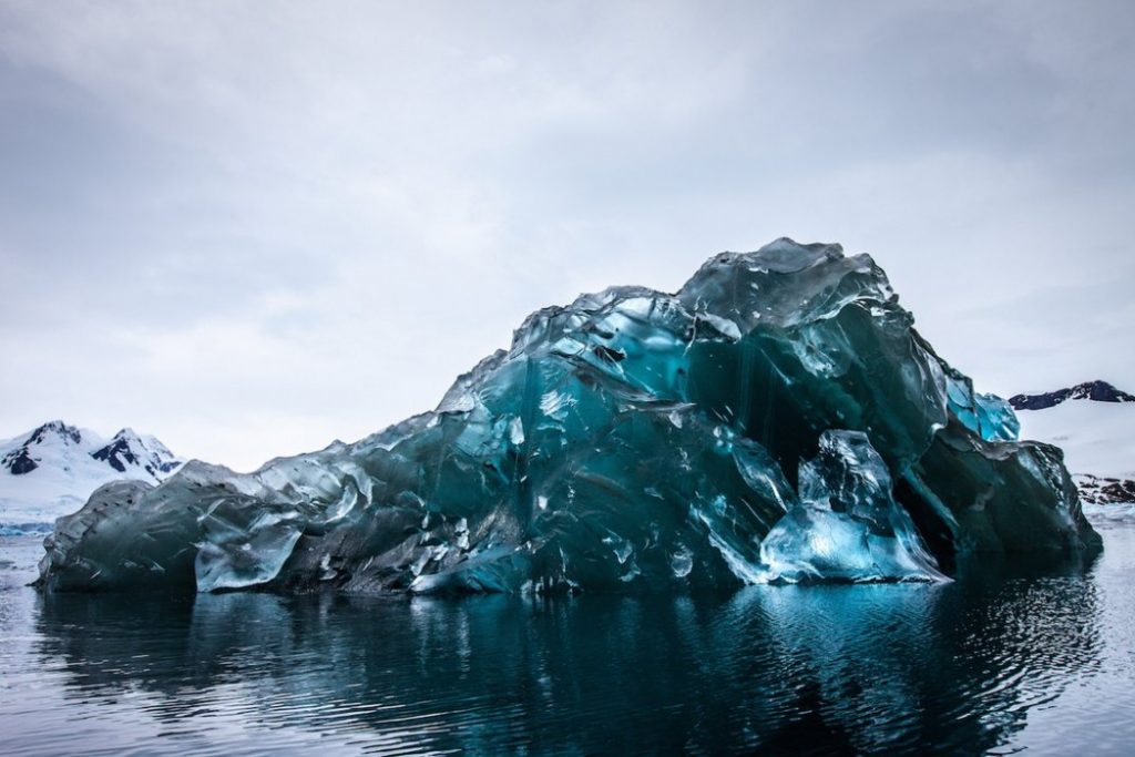 Impresionantes imágenes del iceberg que se dió la vuelta 2