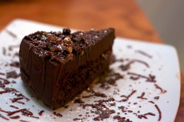 Receta: Tarta de chocolate cubierta de trufa y chocolatina